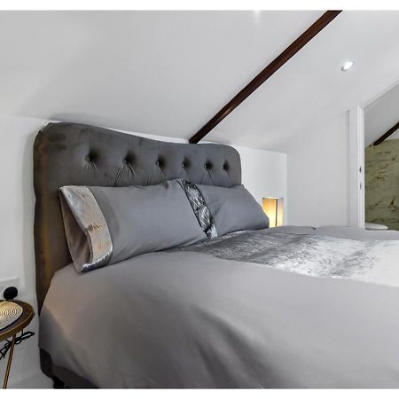 Apartamento Sleek And Modern Studio With Minimalist Vibe Chelmsford Exterior foto