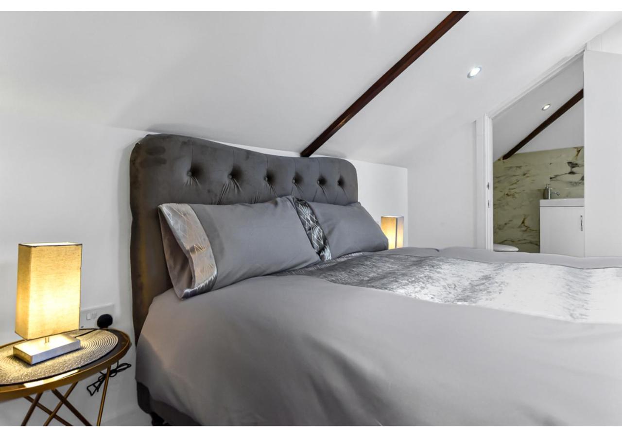 Apartamento Sleek And Modern Studio With Minimalist Vibe Chelmsford Exterior foto