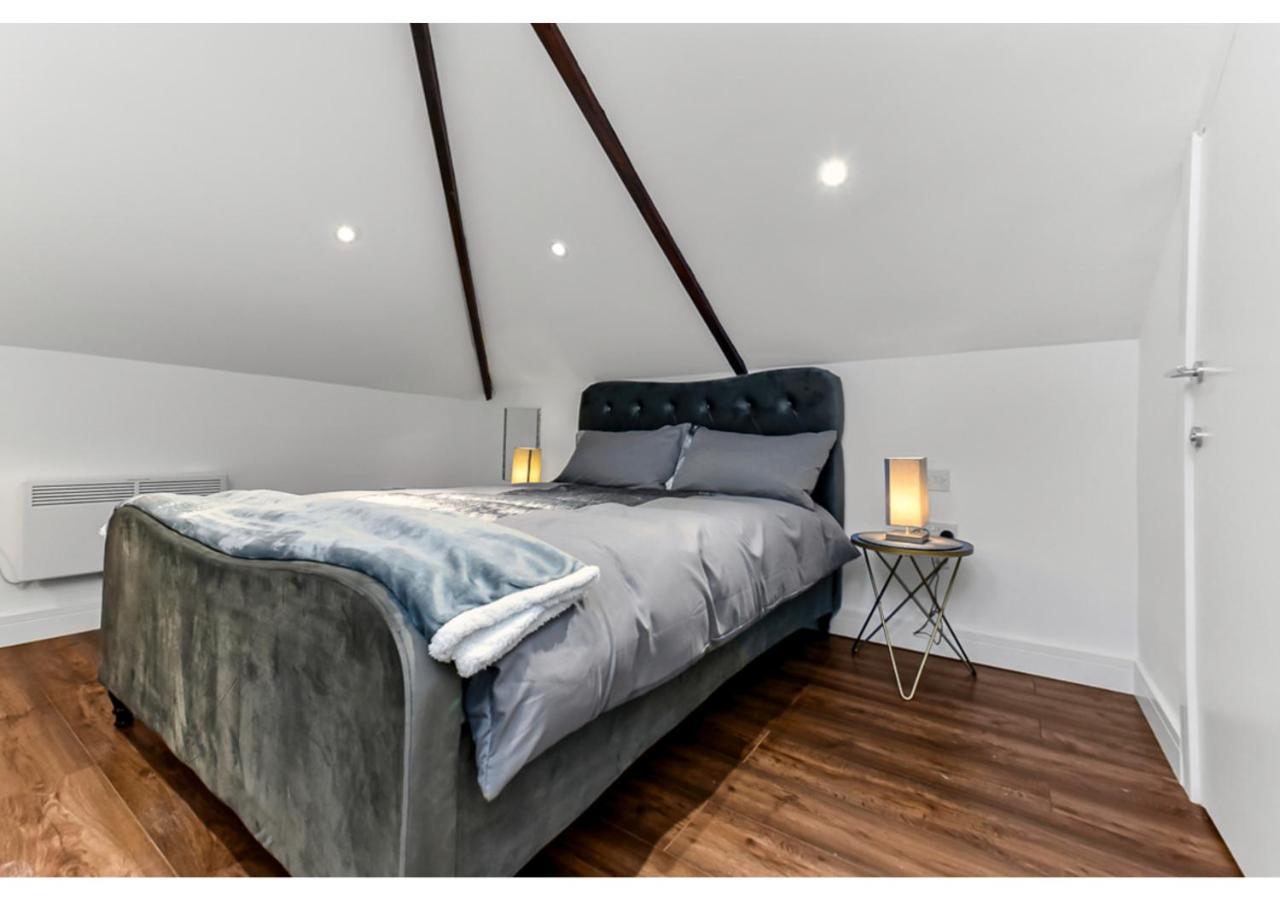 Apartamento Sleek And Modern Studio With Minimalist Vibe Chelmsford Exterior foto