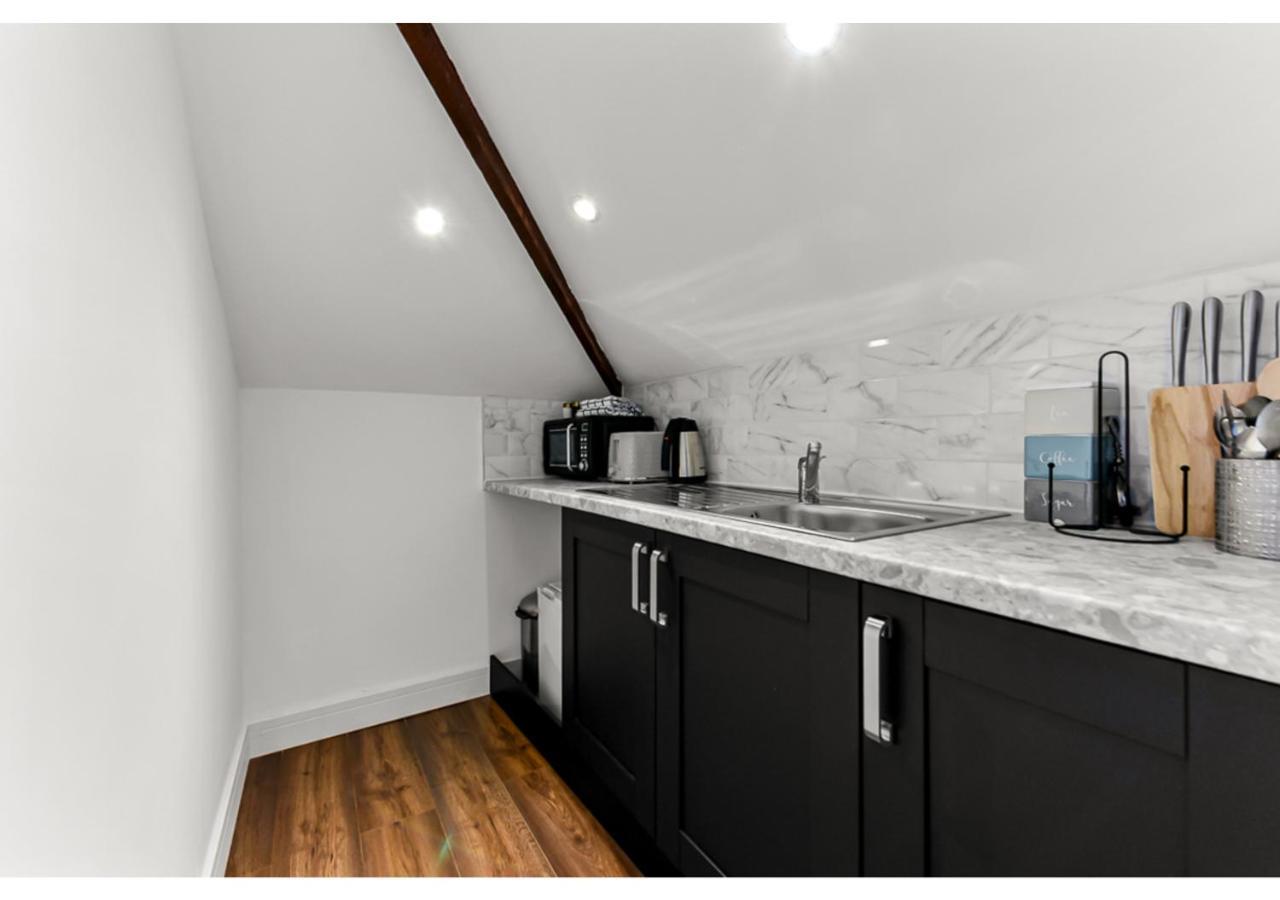 Apartamento Sleek And Modern Studio With Minimalist Vibe Chelmsford Exterior foto