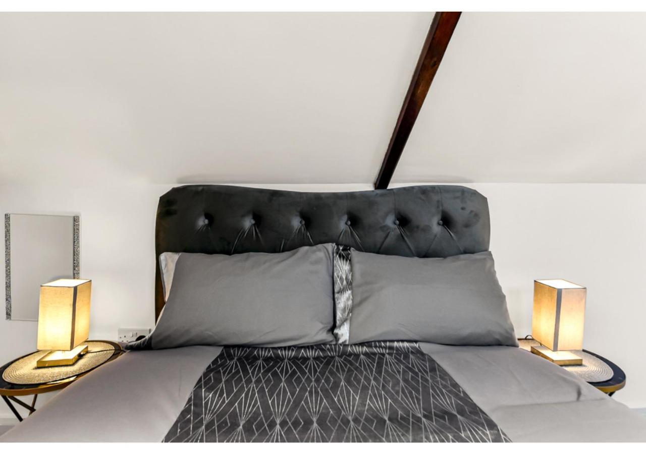 Apartamento Sleek And Modern Studio With Minimalist Vibe Chelmsford Exterior foto