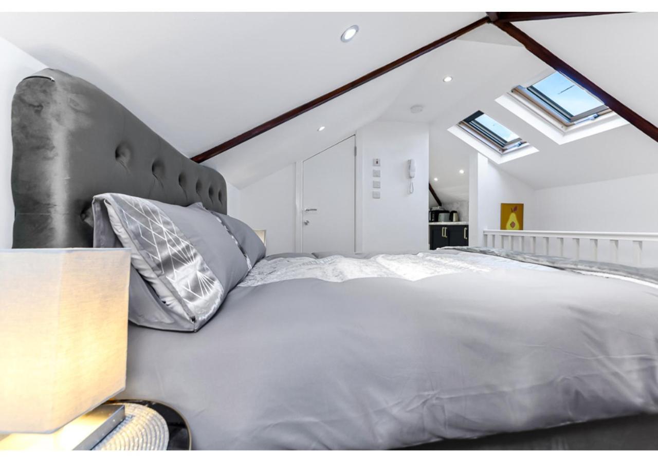 Apartamento Sleek And Modern Studio With Minimalist Vibe Chelmsford Exterior foto