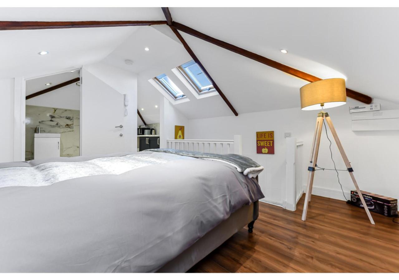Apartamento Sleek And Modern Studio With Minimalist Vibe Chelmsford Exterior foto