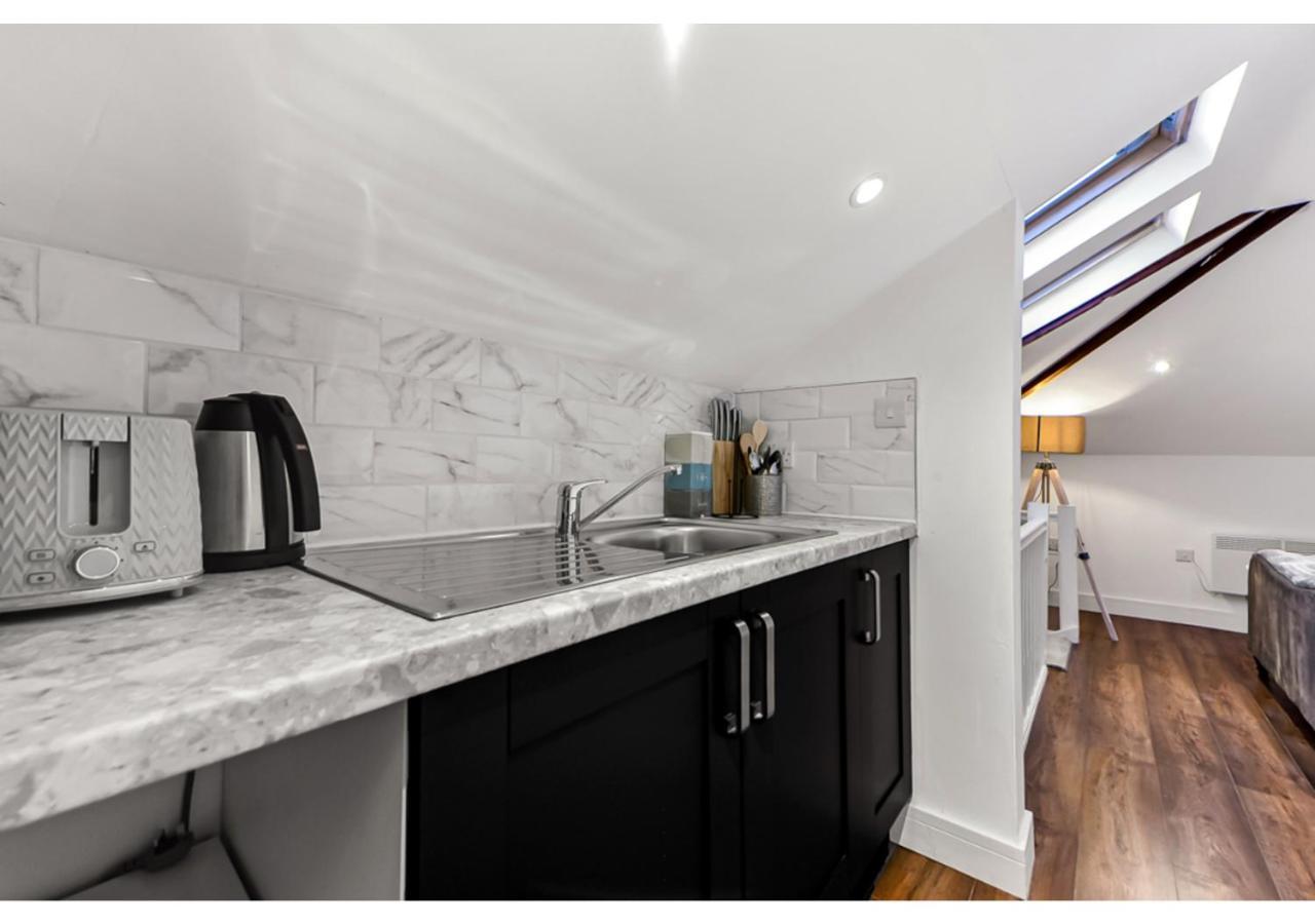 Apartamento Sleek And Modern Studio With Minimalist Vibe Chelmsford Exterior foto