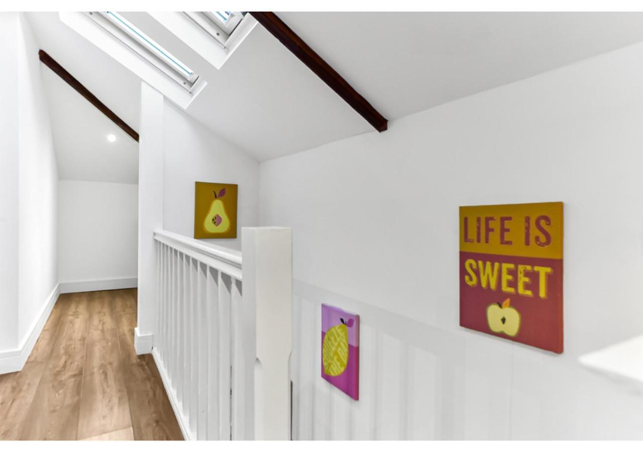Apartamento Sleek And Modern Studio With Minimalist Vibe Chelmsford Exterior foto