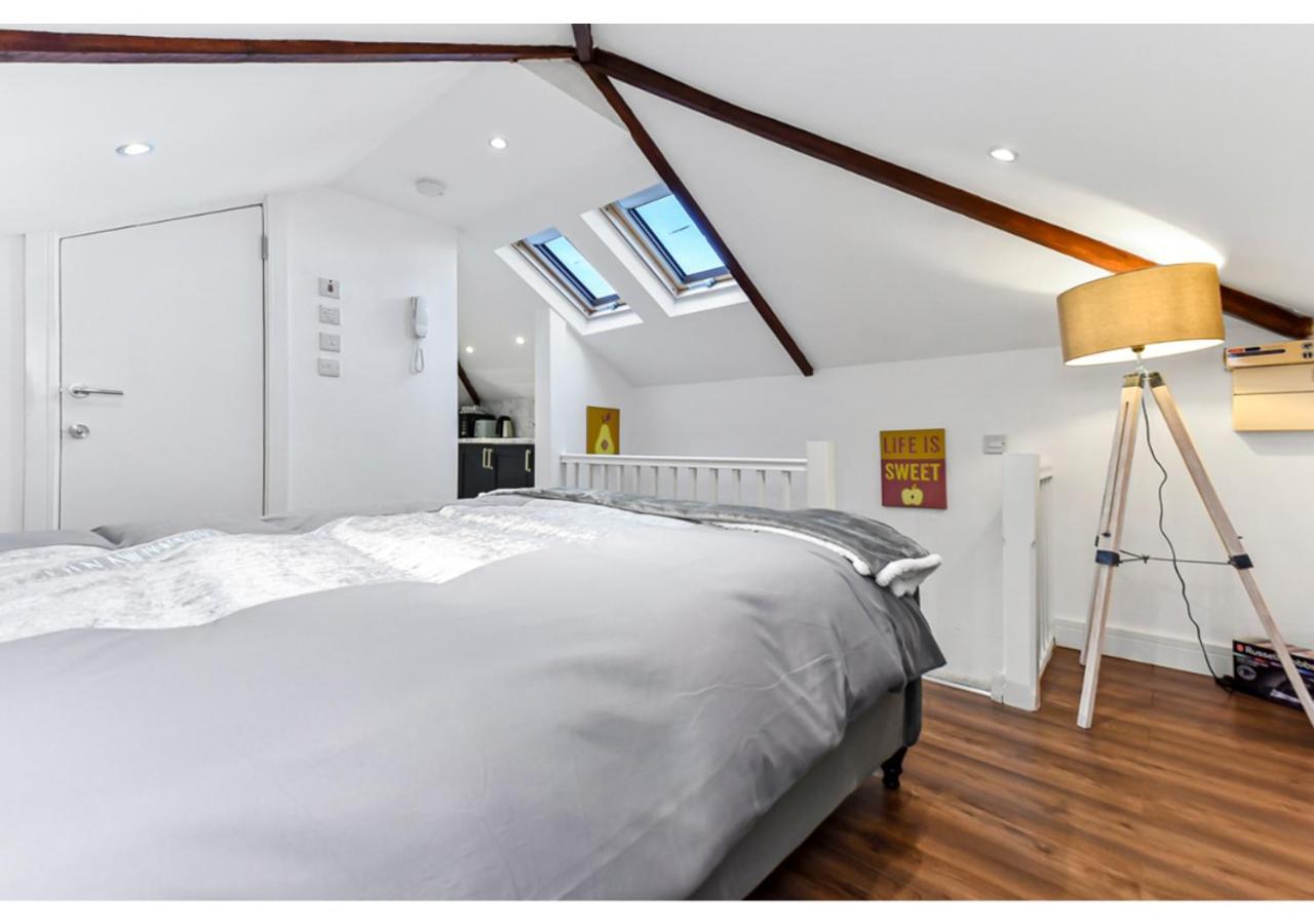 Apartamento Sleek And Modern Studio With Minimalist Vibe Chelmsford Exterior foto
