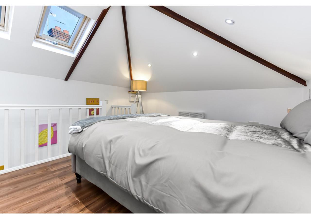Apartamento Sleek And Modern Studio With Minimalist Vibe Chelmsford Exterior foto