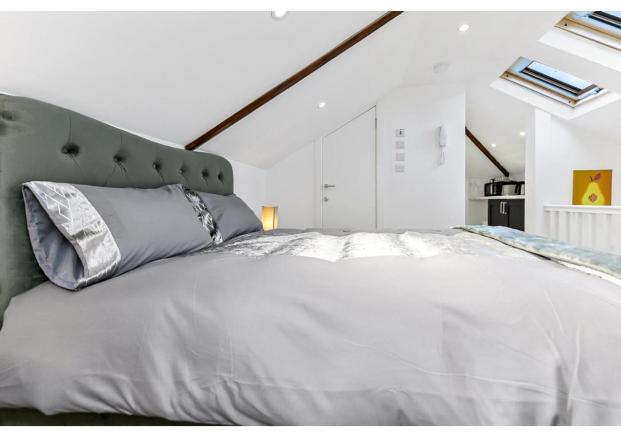 Apartamento Sleek And Modern Studio With Minimalist Vibe Chelmsford Exterior foto