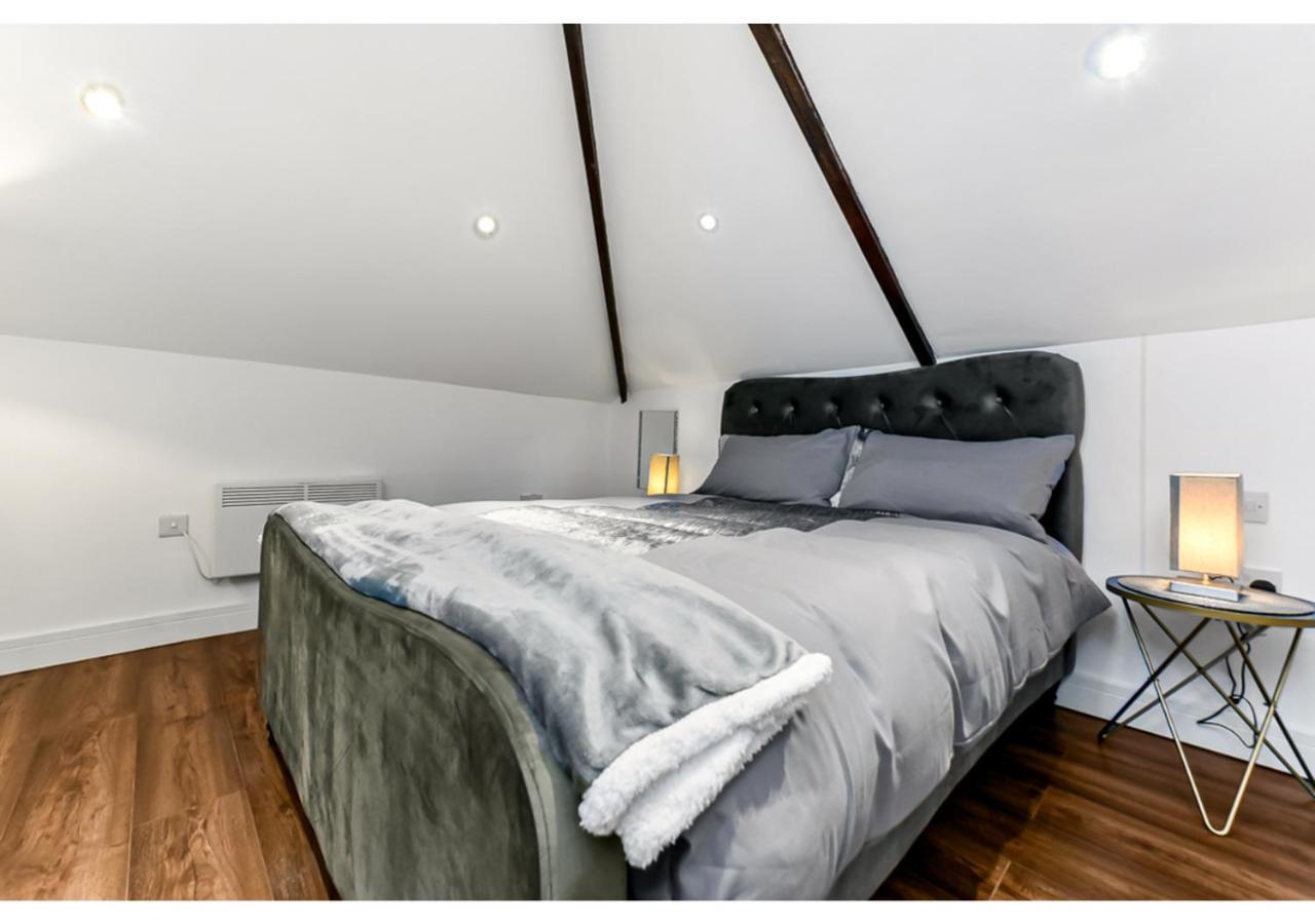Apartamento Sleek And Modern Studio With Minimalist Vibe Chelmsford Exterior foto